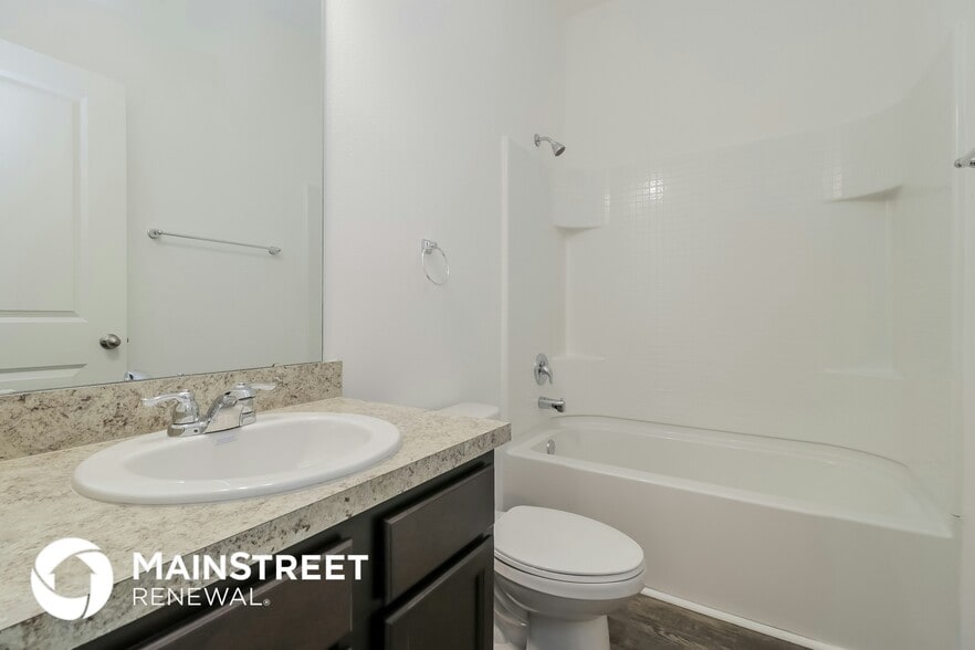 Building Photo - 120 Hidden Lk Lp