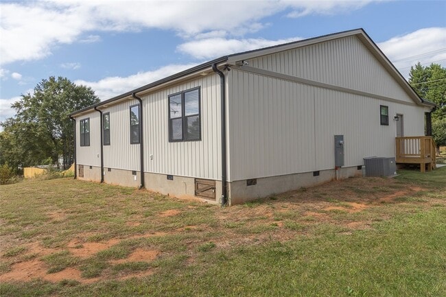 Building Photo - 413 W 2nd Ave