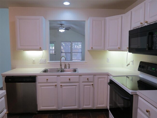 Building Photo - 1503 Serene Oaks Dr
