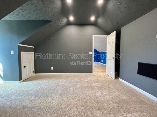Building Photo - 3707 Rogers Cove