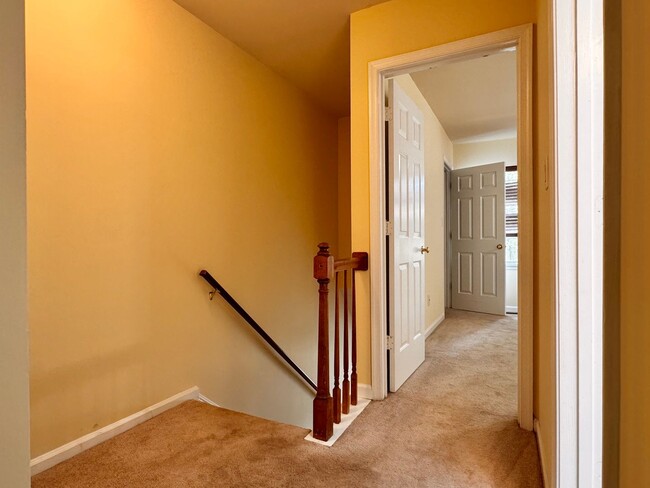 Building Photo - Briarwood Townhome close to NGIC and Hollymead Town Center!