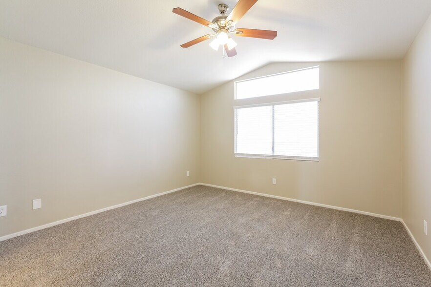 Building Photo - 1825 Klamath Falls Way