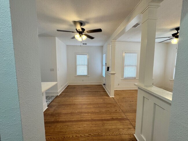 Building Photo - Move-In Ready & Recently Updated 2-Bedroom...