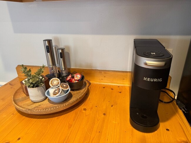 Building Photo - Monthly Rental — Stylish First-Floor Condo by Daffin Park with All-Inclusive Utilities