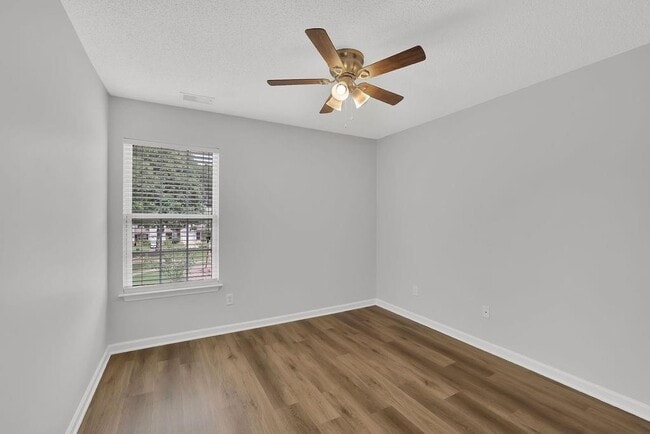 Building Photo - 518 Dragonfly Ct
