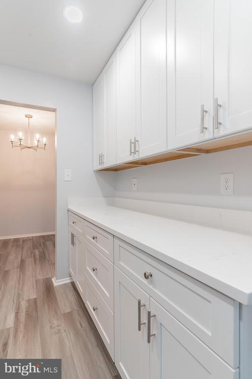 Building Photo - 8708 Village Square Dr