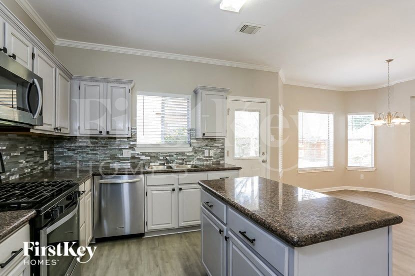 Building Photo - 5711 Parryville Dr