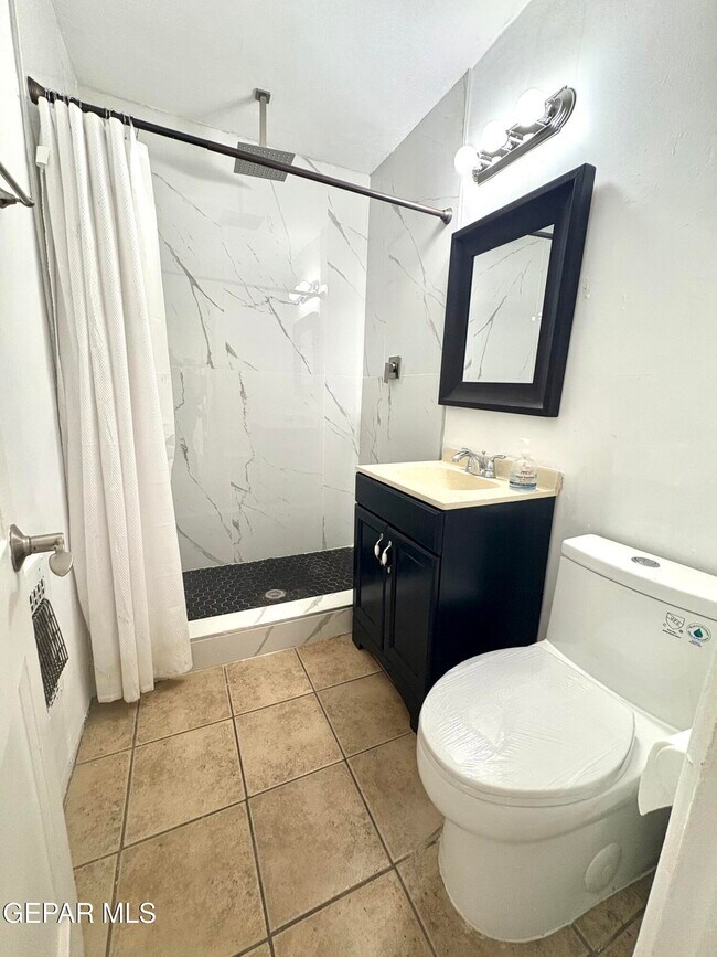Building Photo - 517 Bataan Cir
