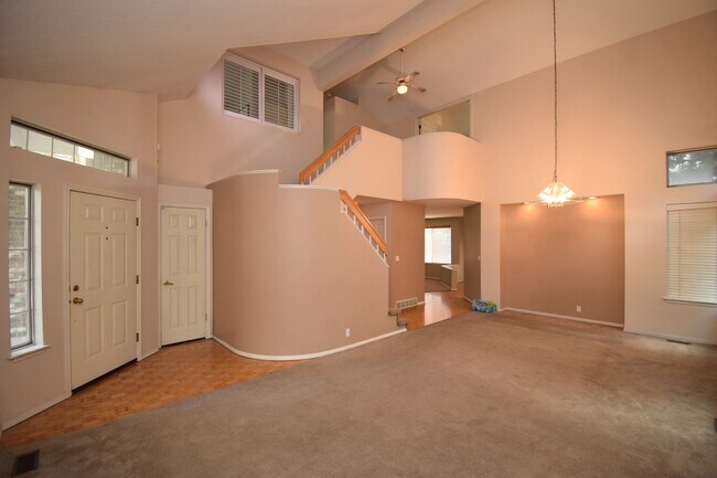 Building Photo - 2122 Rainbow Point Dr