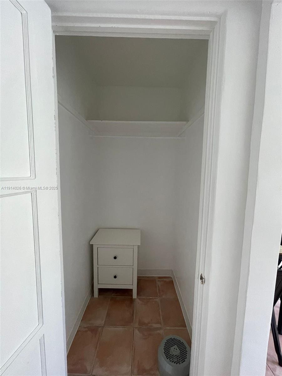 Building Photo - 1018 W 47th St