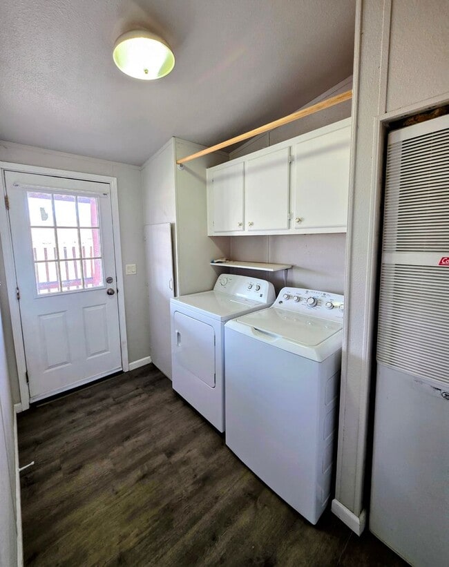 Building Photo - Charming 3 Bedroom Home on Large 5 Acre Pr...