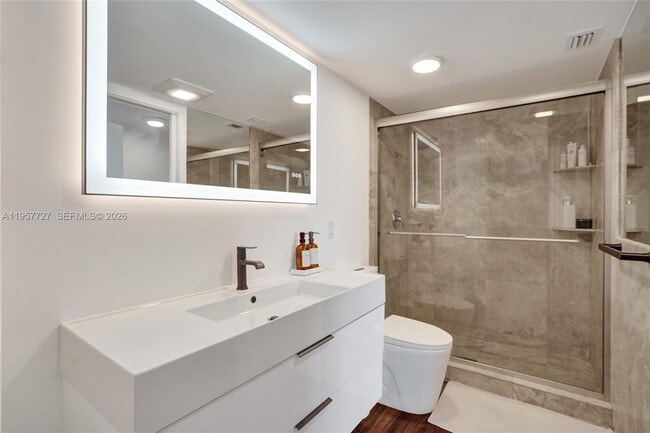 Building Photo - 10000 W Bay Harbor Dr