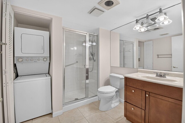 Building Photo - 9264 Vista Del Lago
