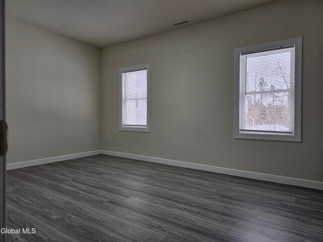 Building Photo - 489 Grooms Rd