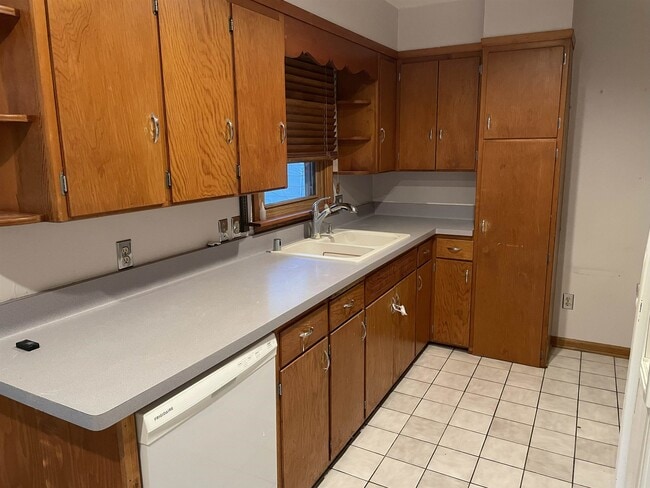 Building Photo - 1740 Park St