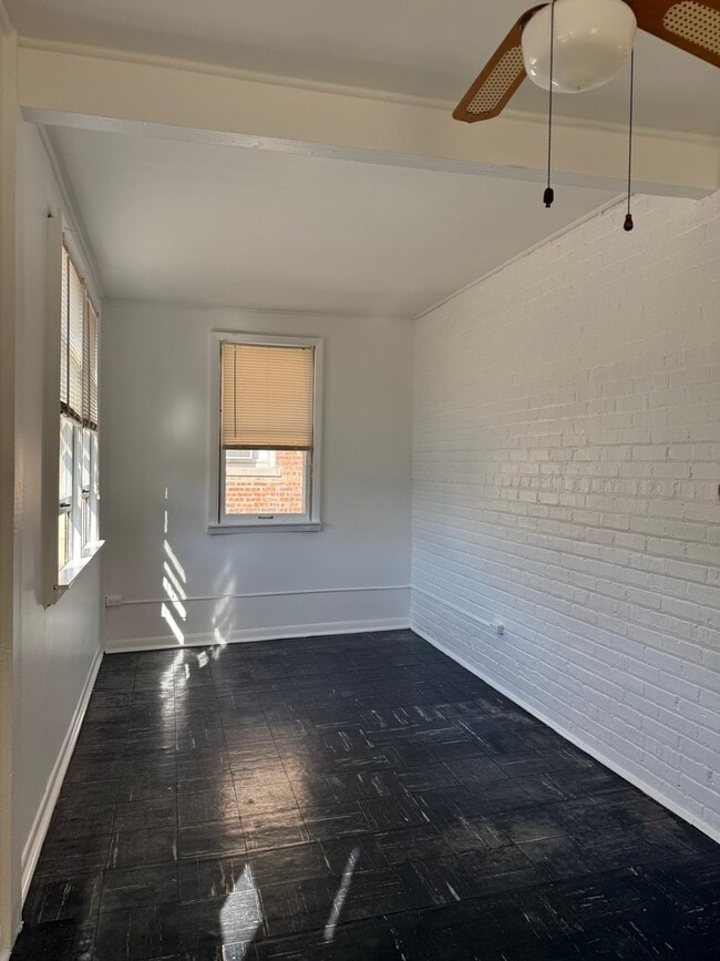 Building Photo - 2711 W Berwyn Ave