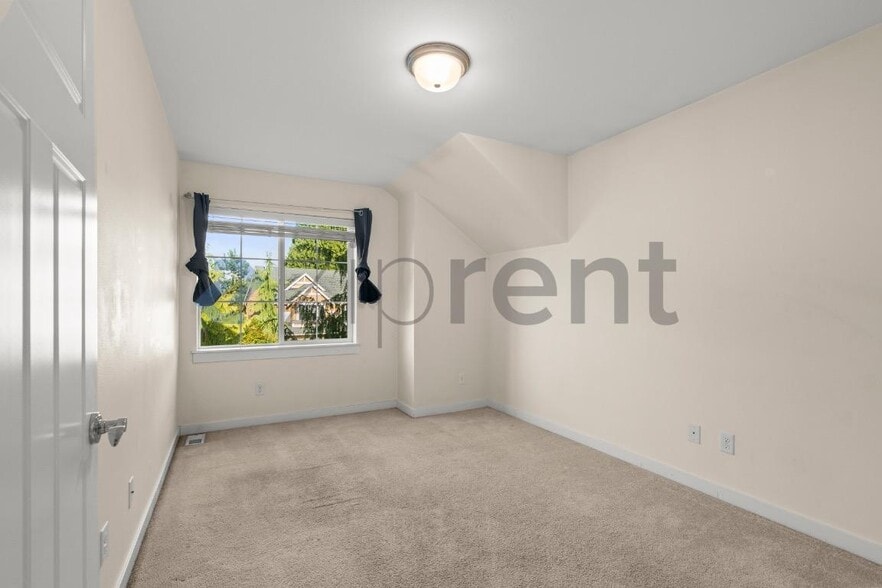 Building Photo - Unit