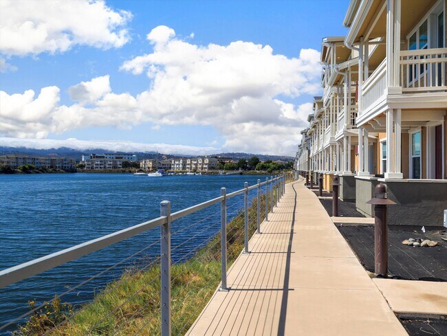 Building Photo - 660 Sea Anchor Dr