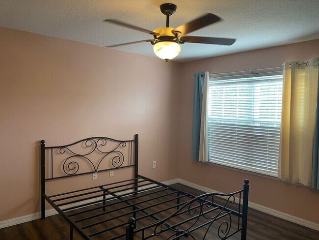 Building Photo - Rent Special-Wonderful 2/2 Townhome w/ Pond View in St. Cloud