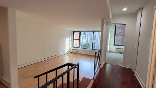 Building Photo - 833 N Dearborn St