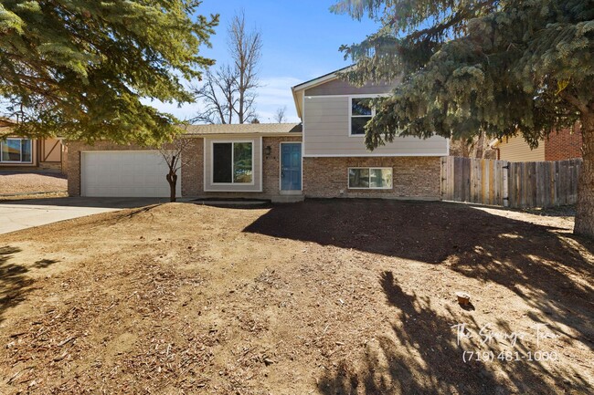 Building Photo - Charming 3 Bedroom/ 2 bath home off N. Aca...