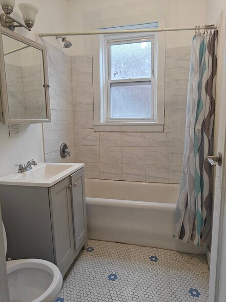 Building Photo - 4117 W Wilcox St