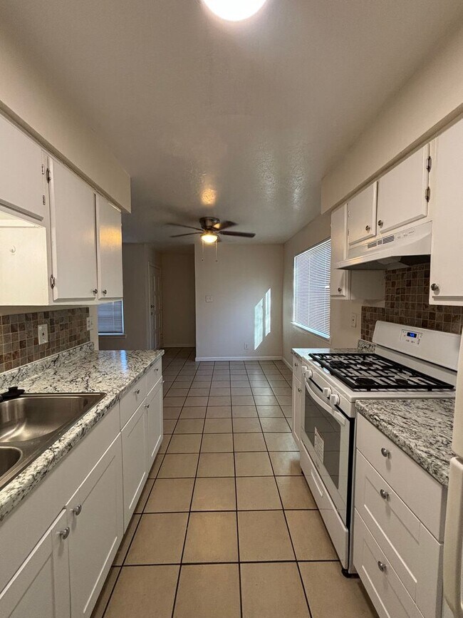 Interior Photo - 12813-12817 Dorado Dr SE