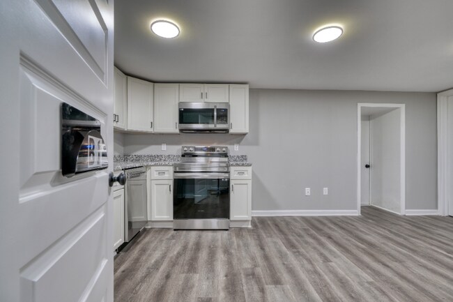 Building Photo - 6722 Brentwood Ave