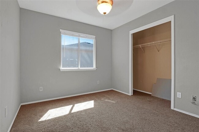 Building Photo - 3007 Rainy River Dr