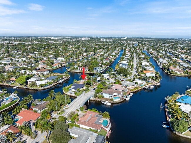 Building Photo - 1001 SE 5th Ave