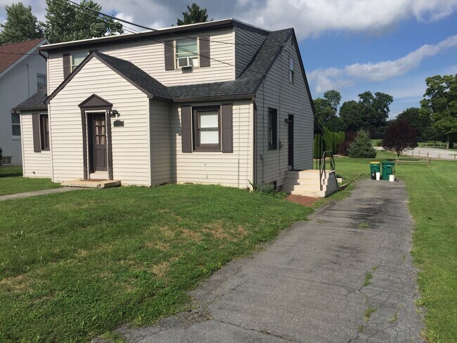 Building Photo - 149 Crest Ave