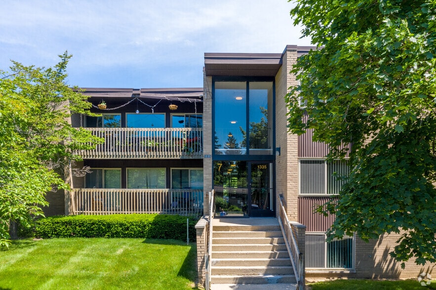 Building Photo - River Drive Apartments