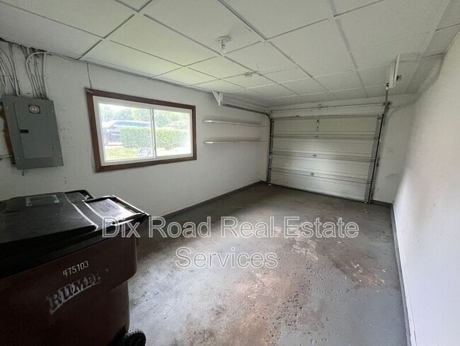 Building Photo - 440 W Wenger Rd