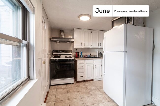 Building Photo - Room in Shared 5 bed/2 bath home