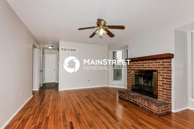 Building Photo - 4 Bedroom Pet-Friendly Home in Florissant,...