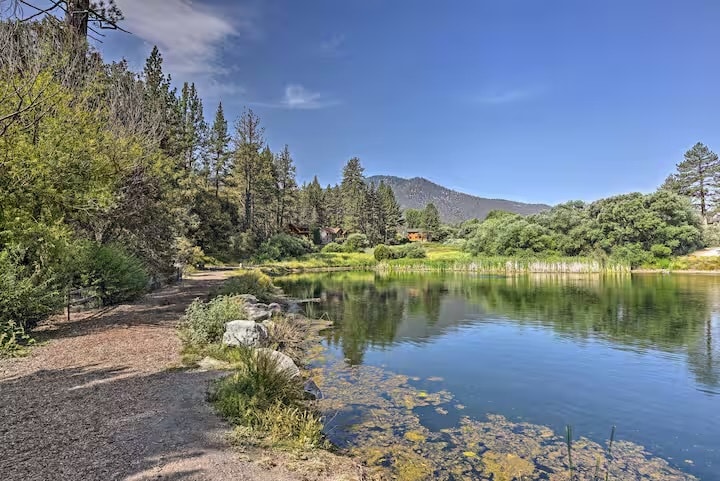 Private fishing pond for residents - 2411 Glacier Dr