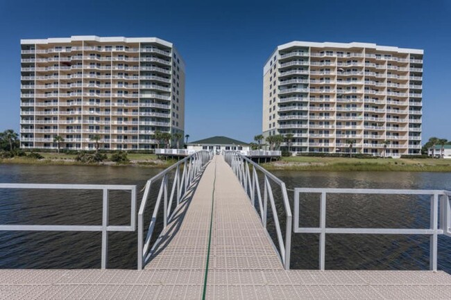 Building Photo - Beautiful waterfront condo in the gated co...