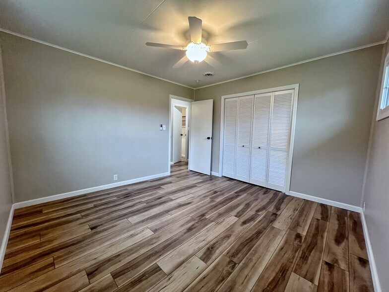 Building Photo - 2926 W Breese Rd