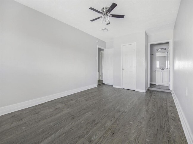 Building Photo - 3810 Lehall St