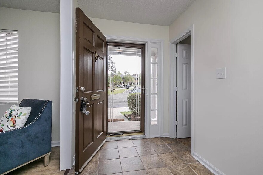 Building Photo - 2926 Arrowhead Dr