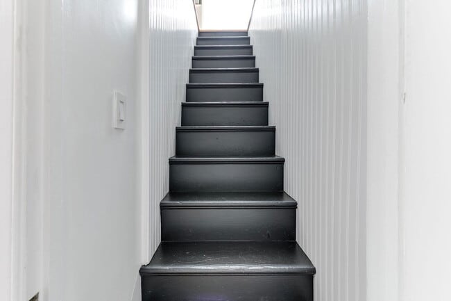 Building Photo - 5000 Bromley Ln