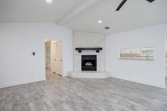 Building Photo - 418 Land Grant Dr