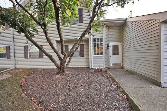 Building Photo - 40 N Victoria Ln