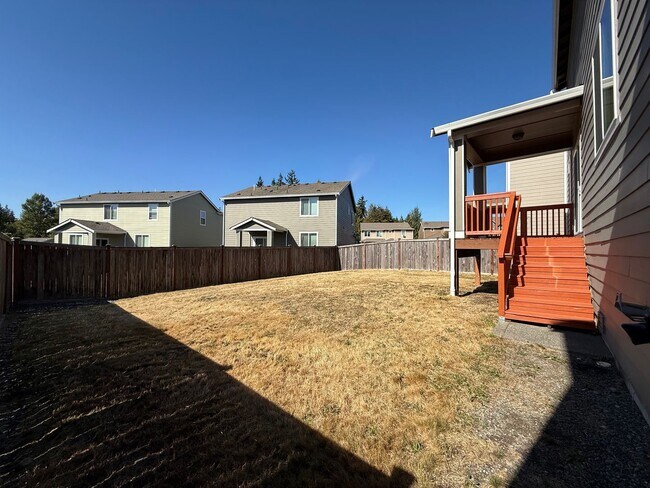 Building Photo - Spacious Modern Puyallup Home