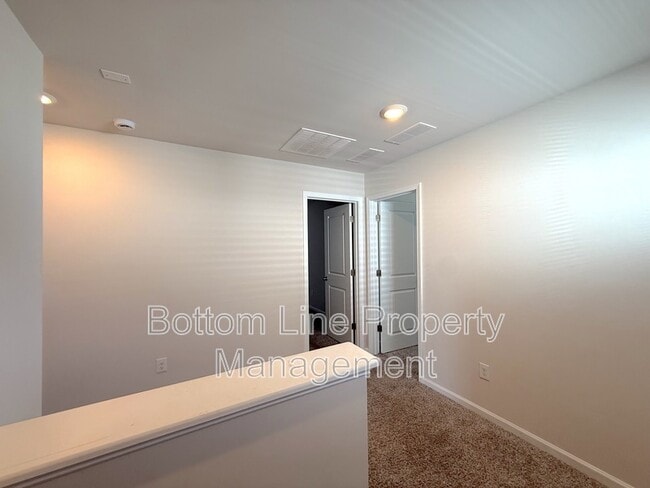 Building Photo - 1066 Plumcrest Dr