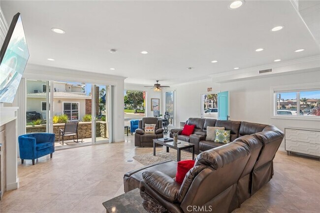 Building Photo - 6111 Seashore Dr