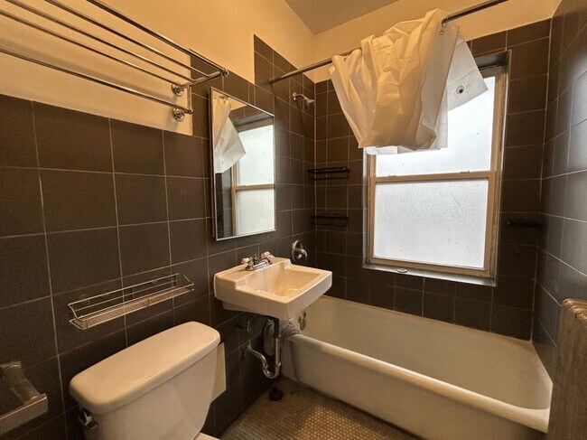 Building Photo - 0 bedroom in Chicago IL 60646