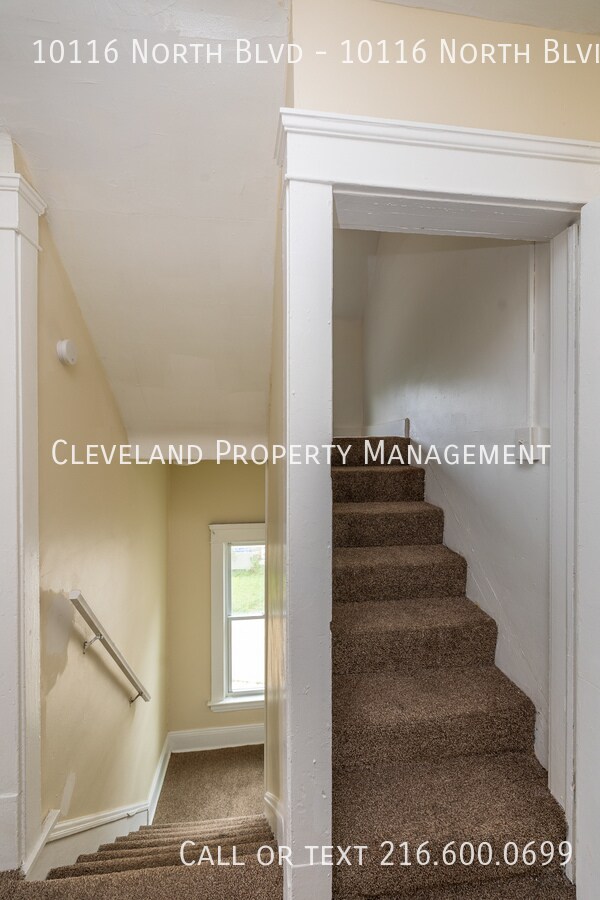 Building Photo - Side-by-side Cleveland Duplex