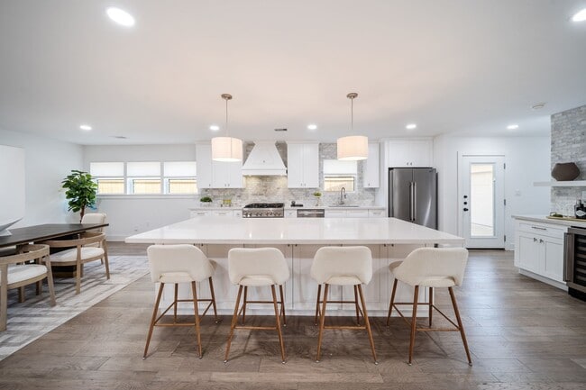 Building Photo - 2501 Briarhurst Dr