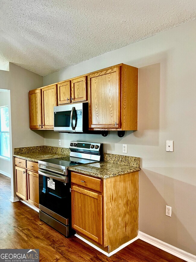 Building Photo - 230 Pine Bluff Dr